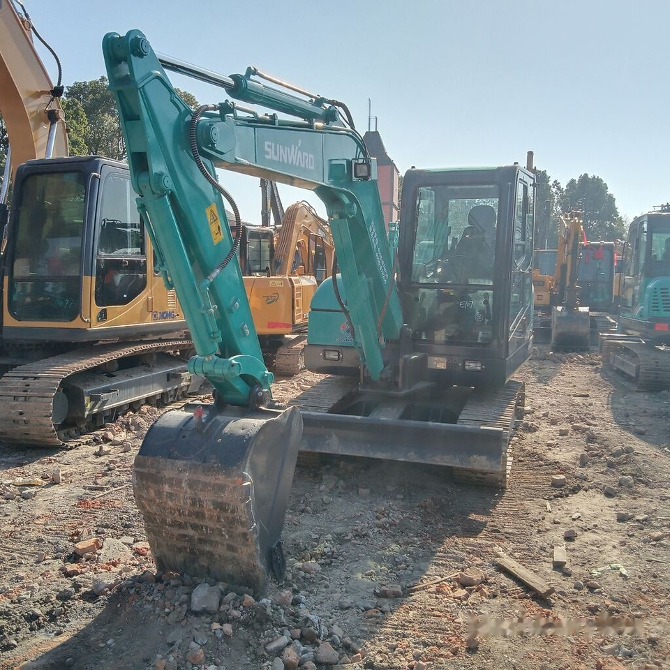 Sunward SWE60E - Minikotró: 2 kép. Sunward SWE60E - Minikotró: 2 kép.