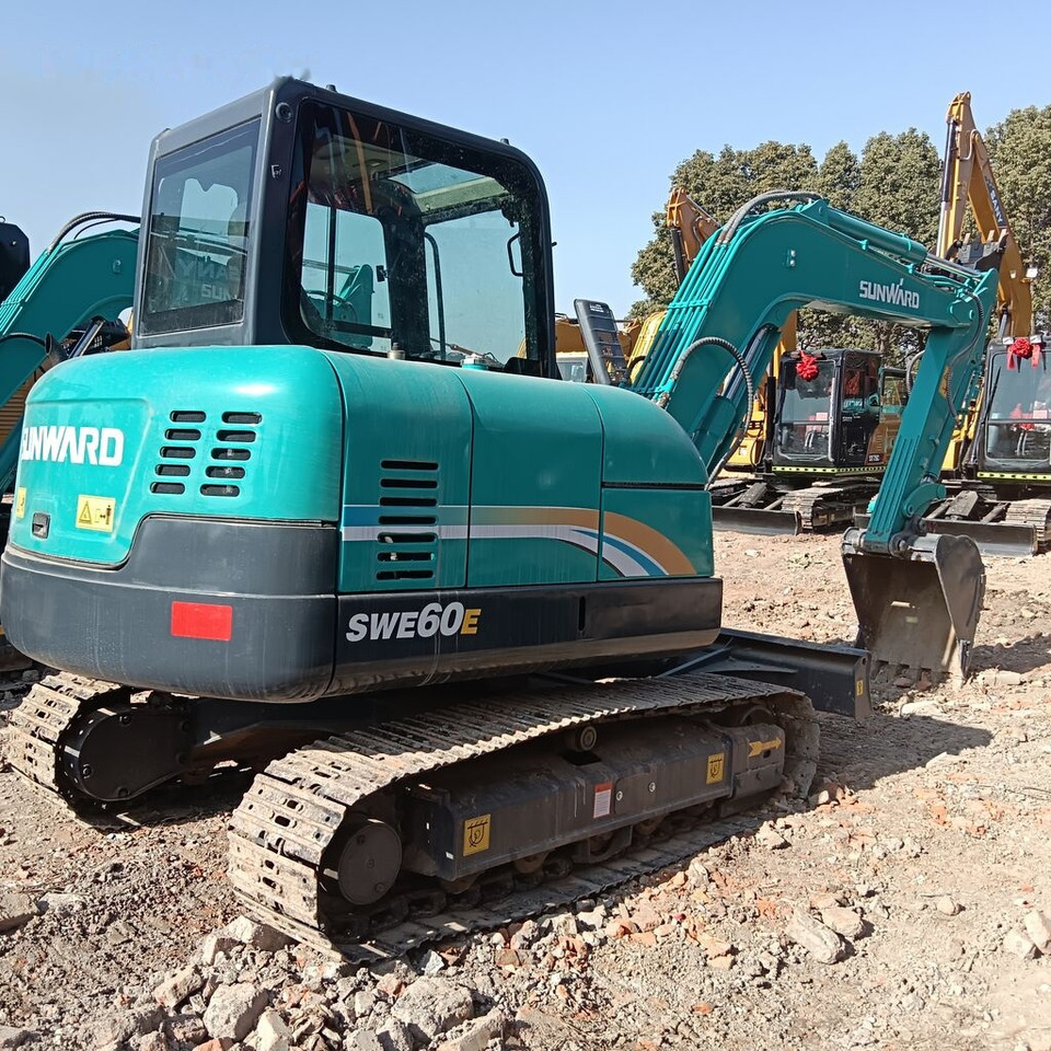 Sunward SWE60E - Minikotró: 4 kép. Sunward SWE60E - Minikotró: 4 kép.