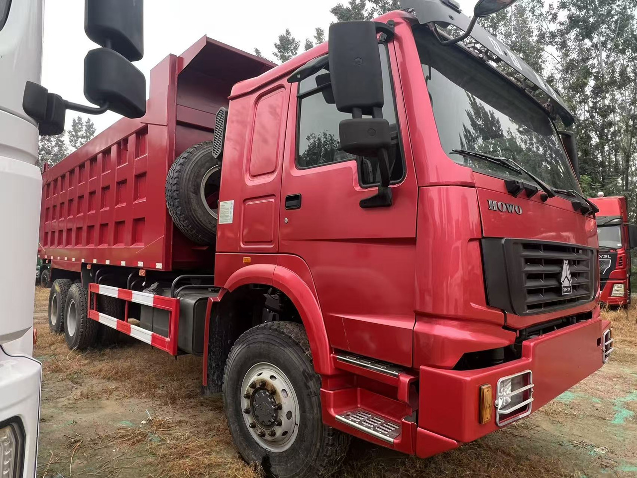SINOTRUK HOWO - Teherautó: 4 kép. SINOTRUK HOWO - Teherautó: 4 kép.