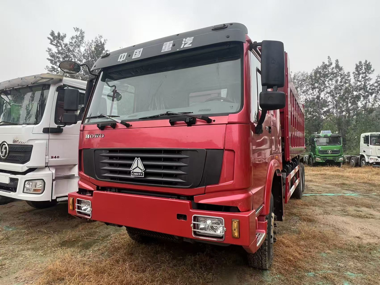 SINOTRUK HOWO - Teherautó: 3 kép. SINOTRUK HOWO - Teherautó: 3 kép.