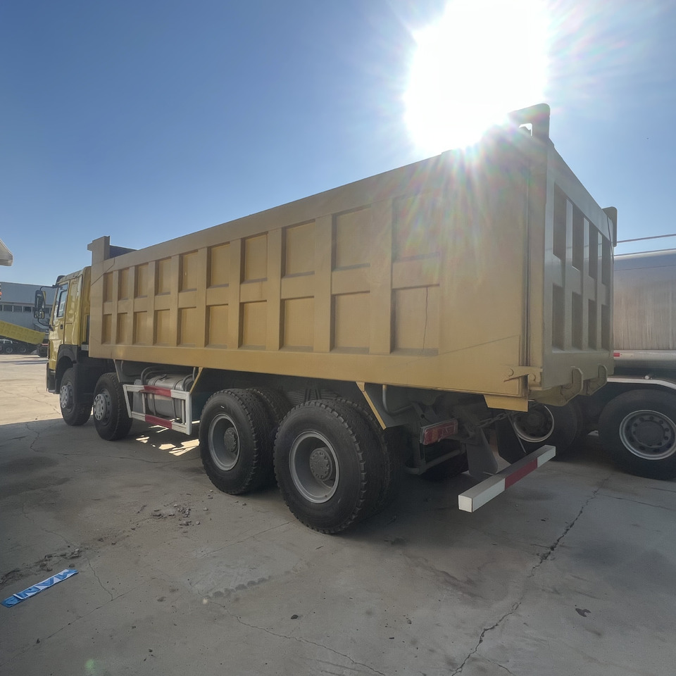 SINOTRUK HOWO - Teherautó: 3 kép. SINOTRUK HOWO - Teherautó: 3 kép.
