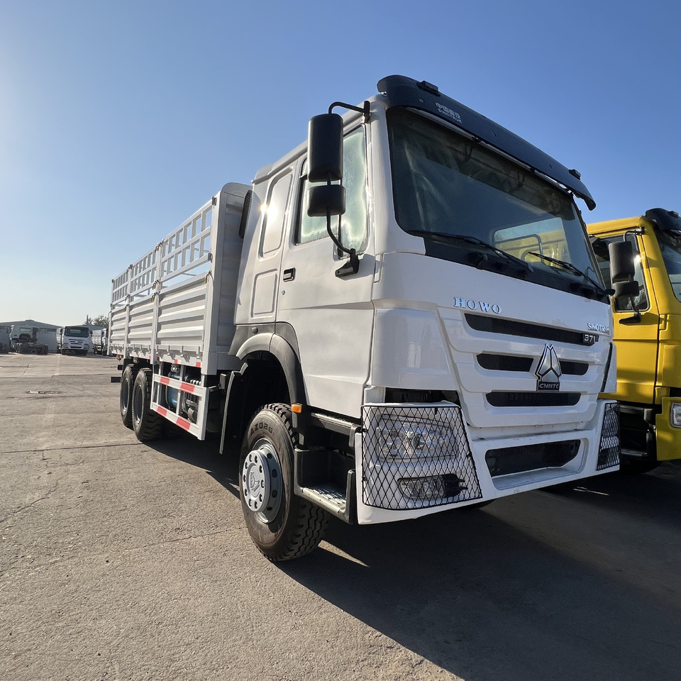 SINOTRUK HOWO - Teherautó: 2 kép. SINOTRUK HOWO - Teherautó: 2 kép.