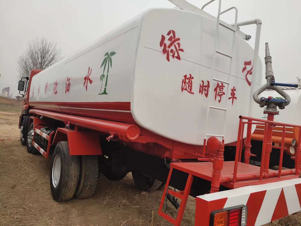 DONGFENG TIANLONG - Többcélú/ Speciális jármű: 2 kép. DONGFENG TIANLONG - Többcélú/ Speciális jármű: 2 kép.