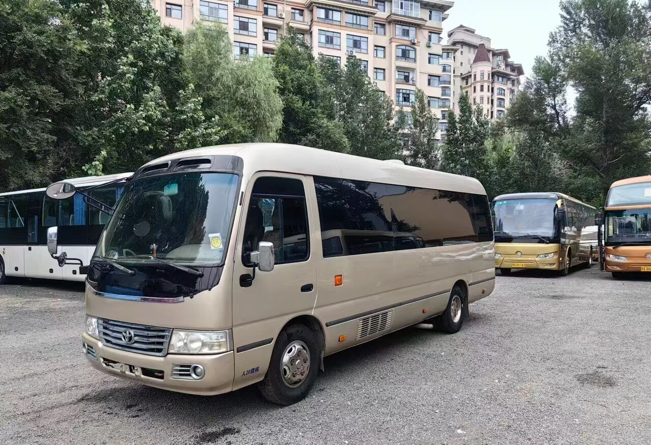 Távolsági busz Toyota Coaster: 6 kép.