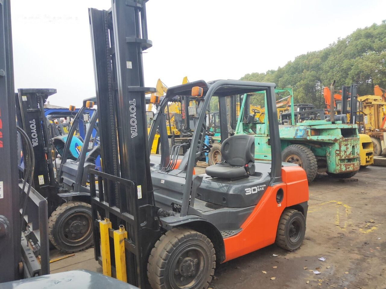 Toyota FD30 - Dízel targonca: 3 kép. Toyota FD30 - Dízel targonca: 3 kép.