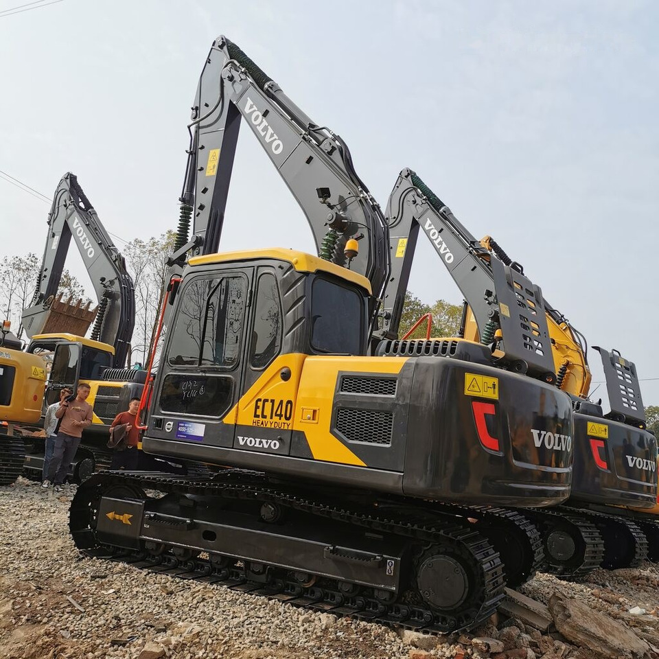 Volvo EC140 - Lánctalpas kotró: 5 kép. Volvo EC140 - Lánctalpas kotró: 5 kép.