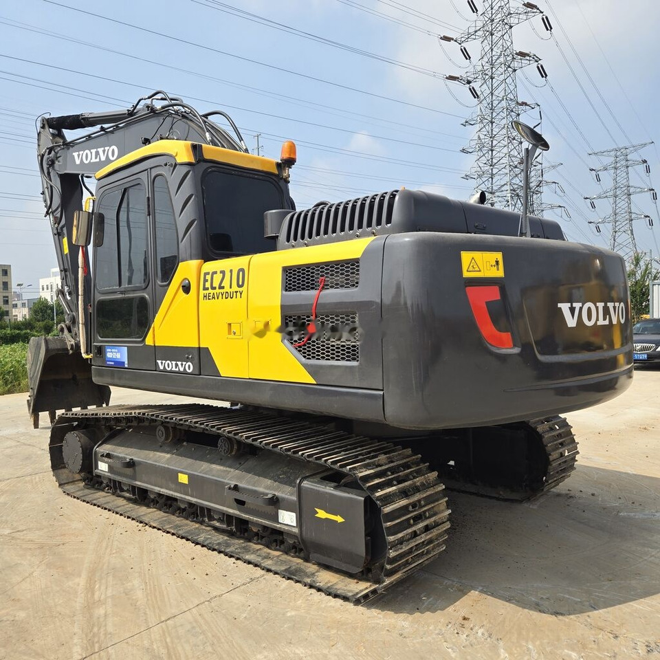 Volvo EC210D - Lánctalpas kotró: 4 kép. Volvo EC210D - Lánctalpas kotró: 4 kép.