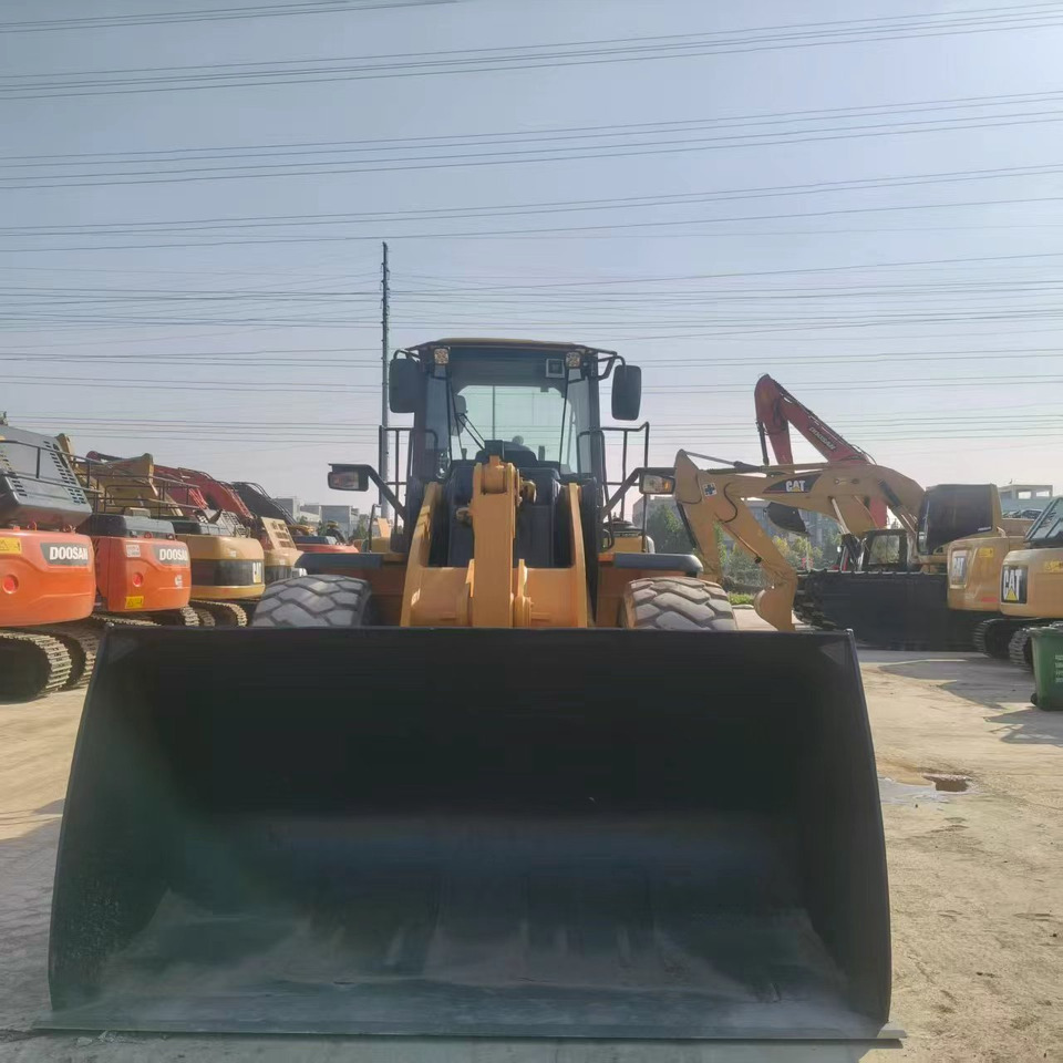 XCMG 870H - Gumikerekes homlokrakodó: 3 kép. XCMG 870H - Gumikerekes homlokrakodó: 3 kép.