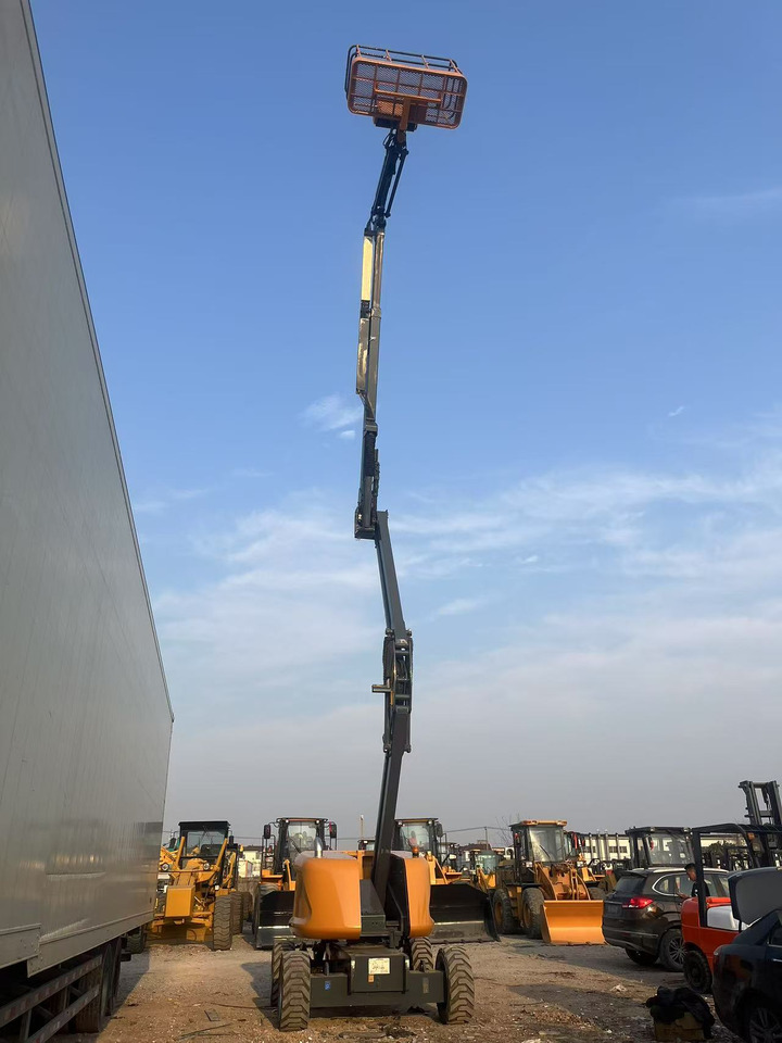 XCMG GTBZ14 aerial platform - Emelőkosaras teherautó: 5 kép. XCMG GTBZ14 aerial platform - Emelőkosaras teherautó: 5 kép.