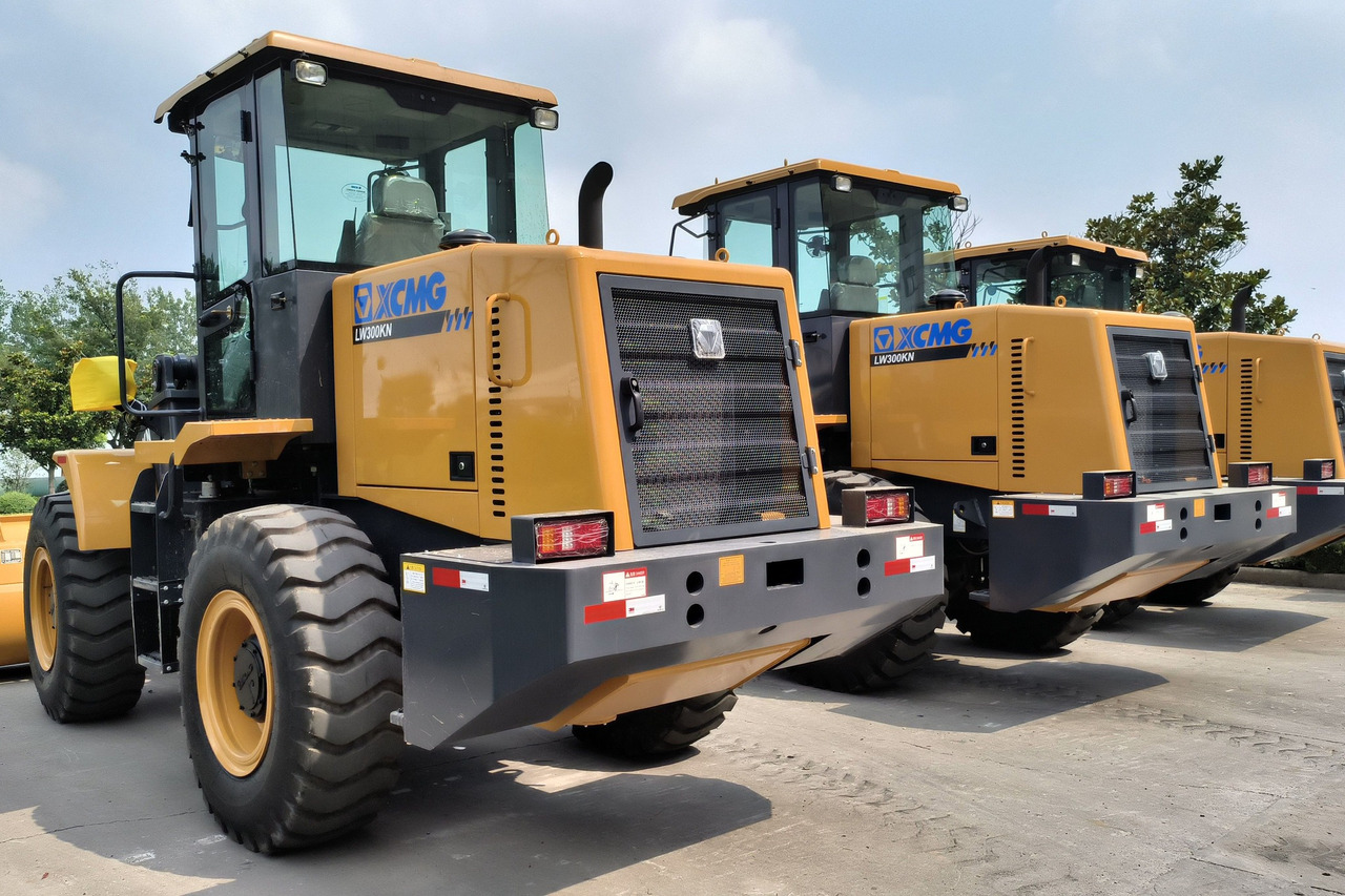 XCMG LW300KN - Gumikerekes homlokrakodó: 1 kép. XCMG LW300KN - Gumikerekes homlokrakodó: 1 kép.