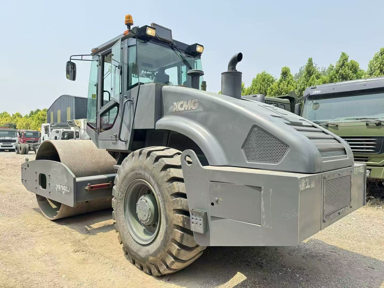 XCMG XS142J - Úthenger: 5 kép. XCMG XS142J - Úthenger: 5 kép.