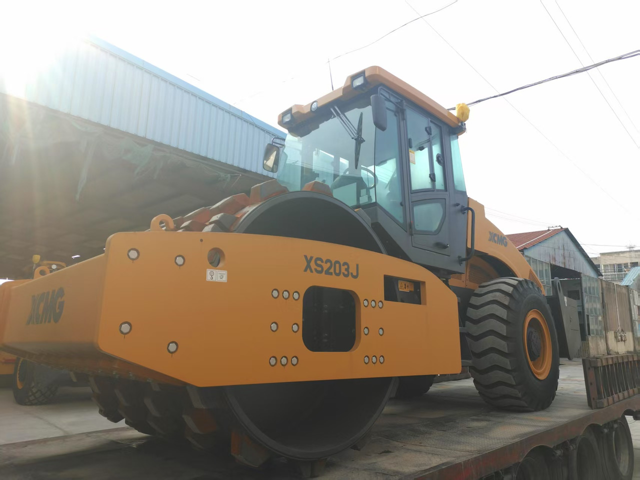 XCMG XS203J - Úthenger: 2 kép. XCMG XS203J - Úthenger: 2 kép.