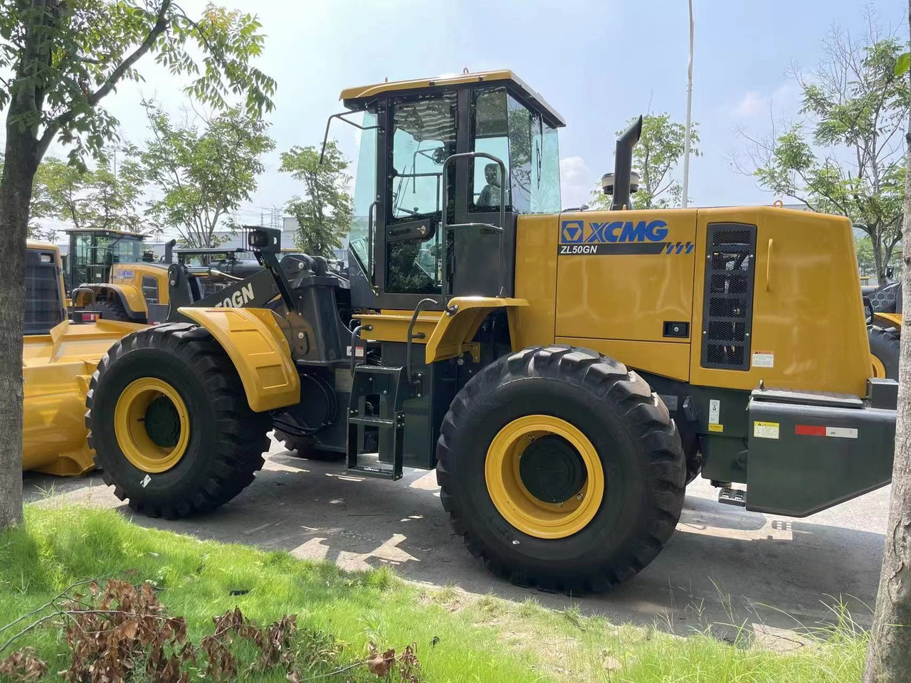 XCMG ZL50GN - Gumikerekes homlokrakodó: 3 kép. XCMG ZL50GN - Gumikerekes homlokrakodó: 3 kép.