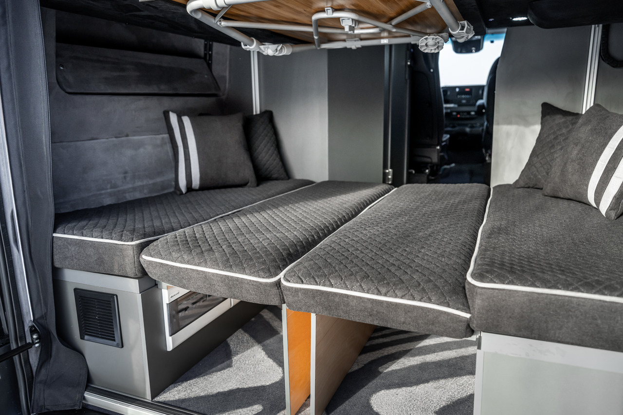 Mercedes-Benz Sprinter - Kempingautó: 5 kép. Mercedes-Benz Sprinter - Kempingautó: 5 kép.