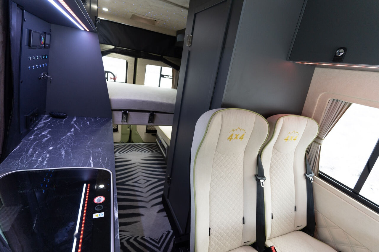 Kempingautó Mercedes-Benz Sprinter: 11 kép.