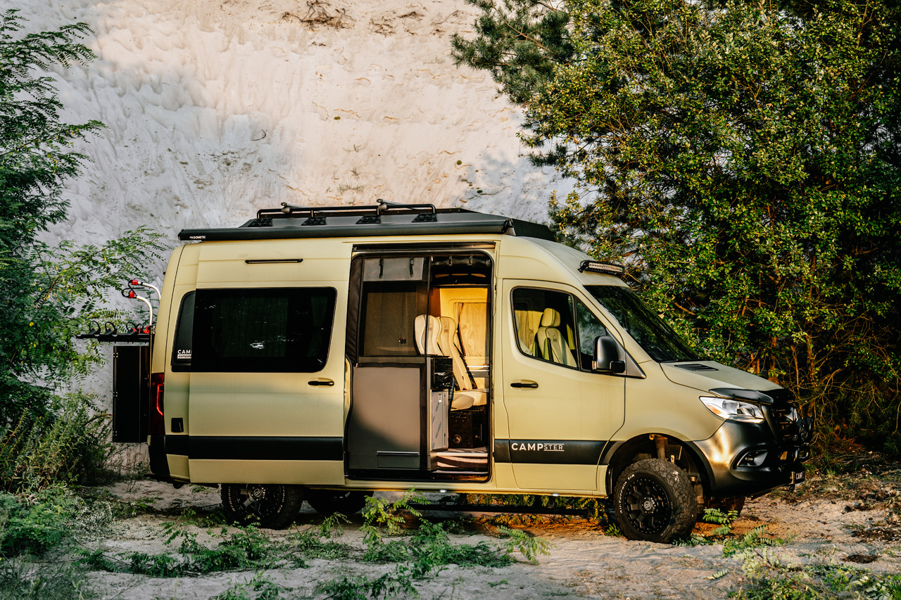 Mercedes-Benz Sprinter - Kempingautó: 1 kép. Mercedes-Benz Sprinter - Kempingautó: 1 kép.