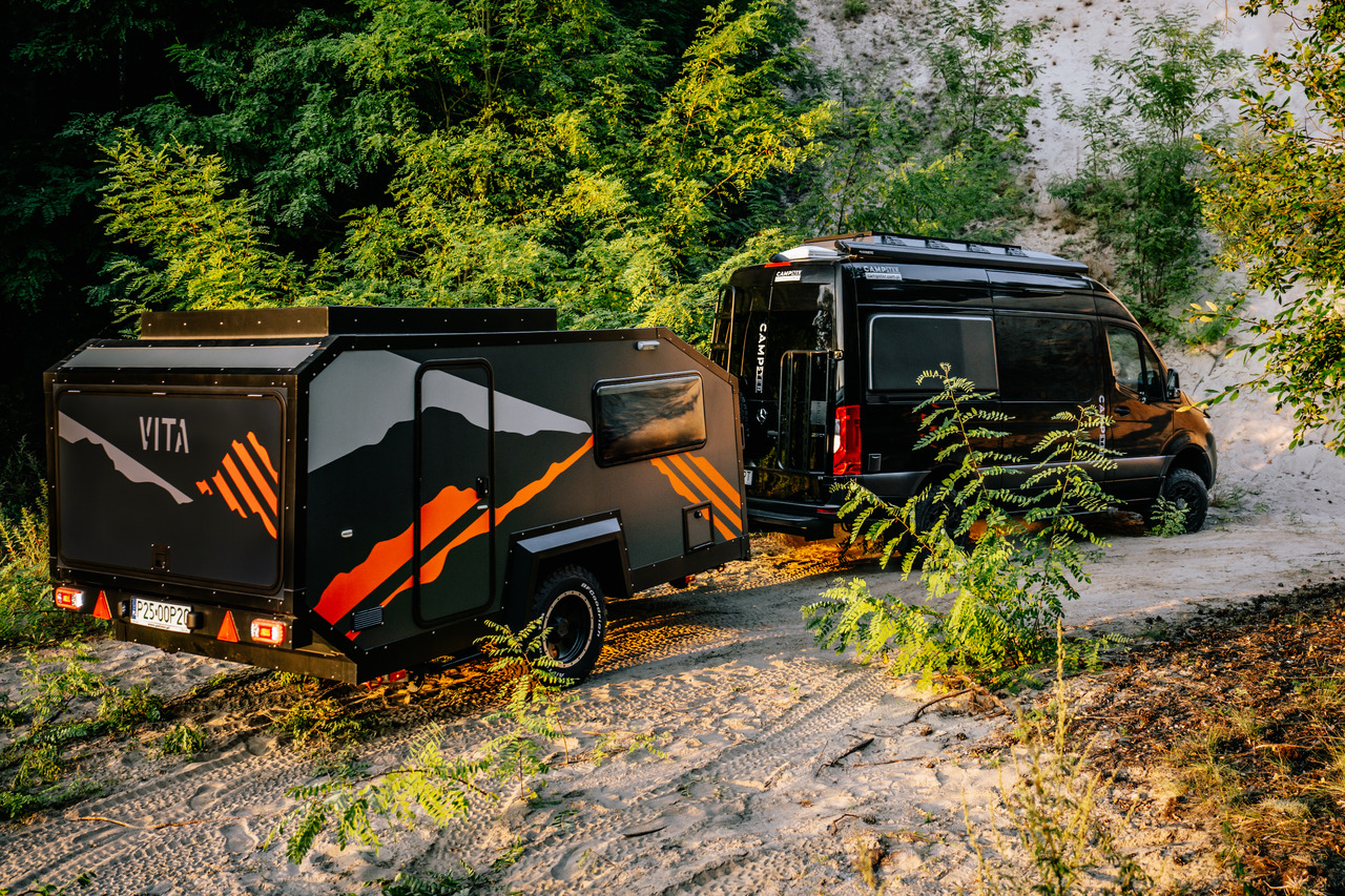 Mercedes-Benz Sprinter - Kempingautó: 3 kép. Mercedes-Benz Sprinter - Kempingautó: 3 kép.