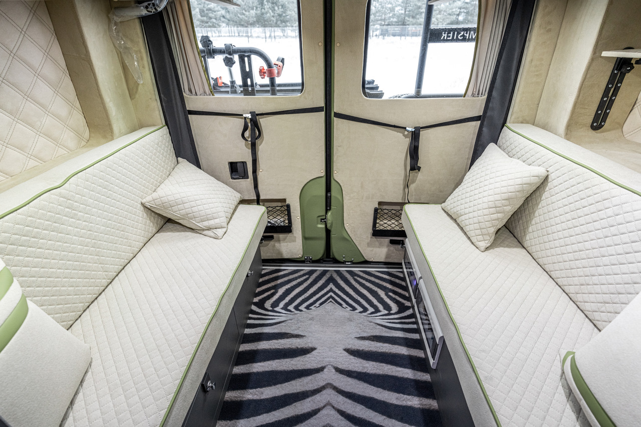 Mercedes-Benz Sprinter - Kempingautó: 2 kép. Mercedes-Benz Sprinter - Kempingautó: 2 kép.