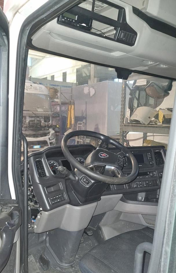 Cabina Scania NTG CR20H 2021 per R450 R550 etc. - Fülke - Teherautó: 5 kép. Cabina Scania NTG CR20H 2021 per R450 R550 etc. - Fülke - Teherautó: 5 kép.