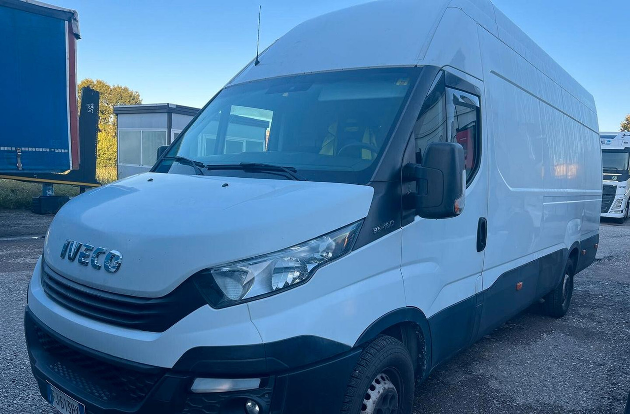 Iveco Daily 35-160 Passo Lungo e Tetto Alto L3H2 - Furgon: 2 kép. Iveco Daily 35-160 Passo Lungo e Tetto Alto L3H2 - Furgon: 2 kép.