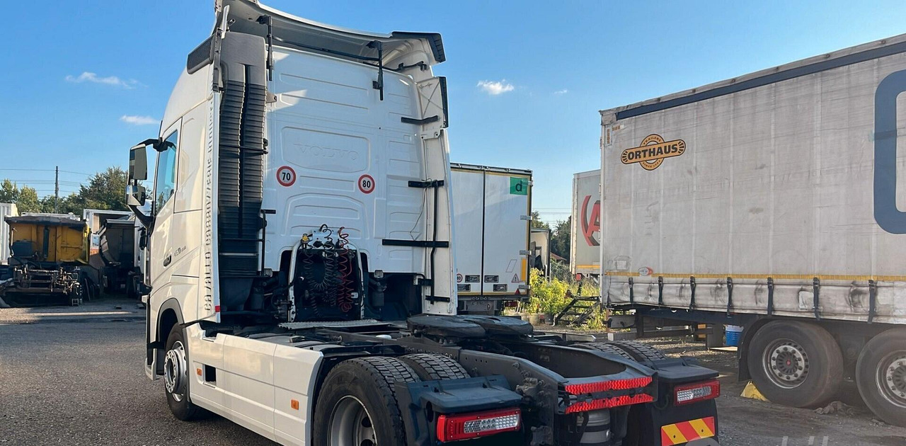 Volvo FH 460 Euro 6 Globetrotter 2018 - Nyergesvontató: 3 kép. Volvo FH 460 Euro 6 Globetrotter 2018 - Nyergesvontató: 3 kép.