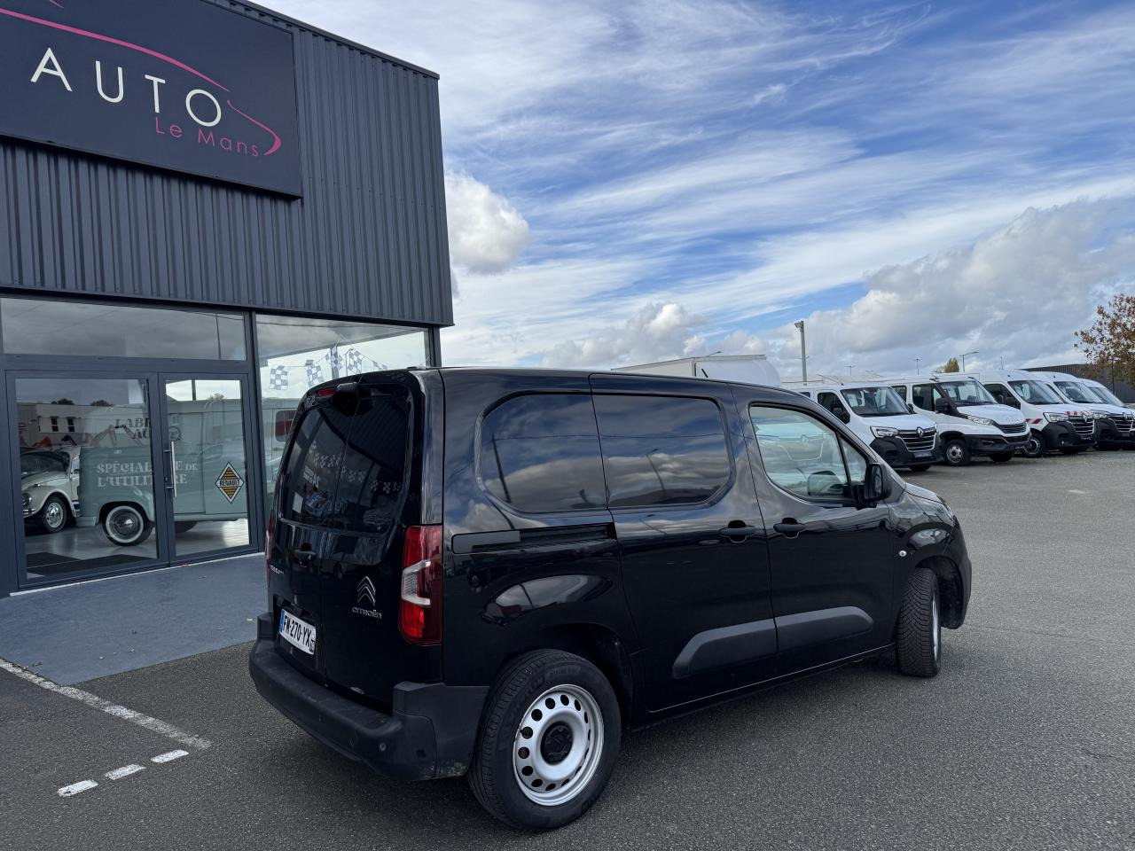 CITROEN Berlingo 1.5 BlueHDi S&S - 130 - BV EAT8 III FOURGON Fourgon M Driver 650 kg PHASE 1 - Furgon: 5 kép. CITROEN Berlingo 1.5 BlueHDi S&S - 130 - BV EAT8 III FOURGON Fourgon M Driver 650 kg PHASE 1 - Furgon: 5 kép.