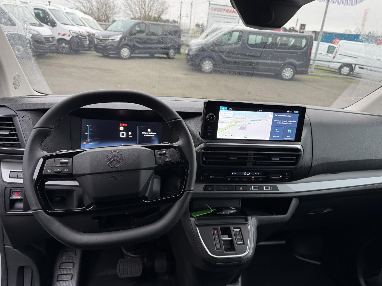 CITROEN Jumpy M 2.0 BlueHDi - 145 S&S - BV EAT8 III FOURGON . PHASE 2 - Furgon: 4 kép. CITROEN Jumpy M 2.0 BlueHDi - 145 S&S - BV EAT8 III FOURGON . PHASE 2 - Furgon: 4 kép.