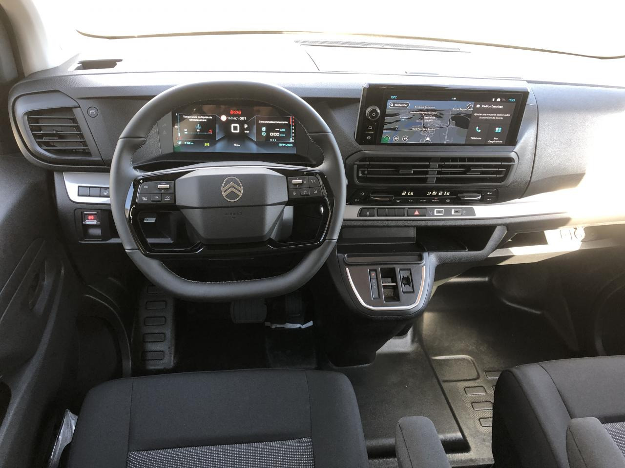 CITROEN Jumpy XL 2.0 BlueHDi - 180 S&S - BV EAT8 III CABINE APPROFONDIE Cabine approfondie Fixe PHASE 2 - Furgon: 4 kép. CITROEN Jumpy XL 2.0 BlueHDi - 180 S&S - BV EAT8 III CABINE APPROFONDIE Cabine approfondie Fixe PHASE 2 - Furgon: 4 kép.