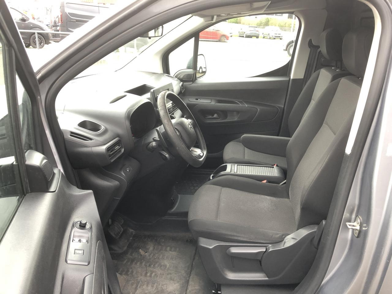 CITROEN berlingo M 1000KG BLUEHDI 130 S&S CLUB EAT8 - Furgon: 5 kép. CITROEN berlingo M 1000KG BLUEHDI 130 S&S CLUB EAT8 - Furgon: 5 kép.