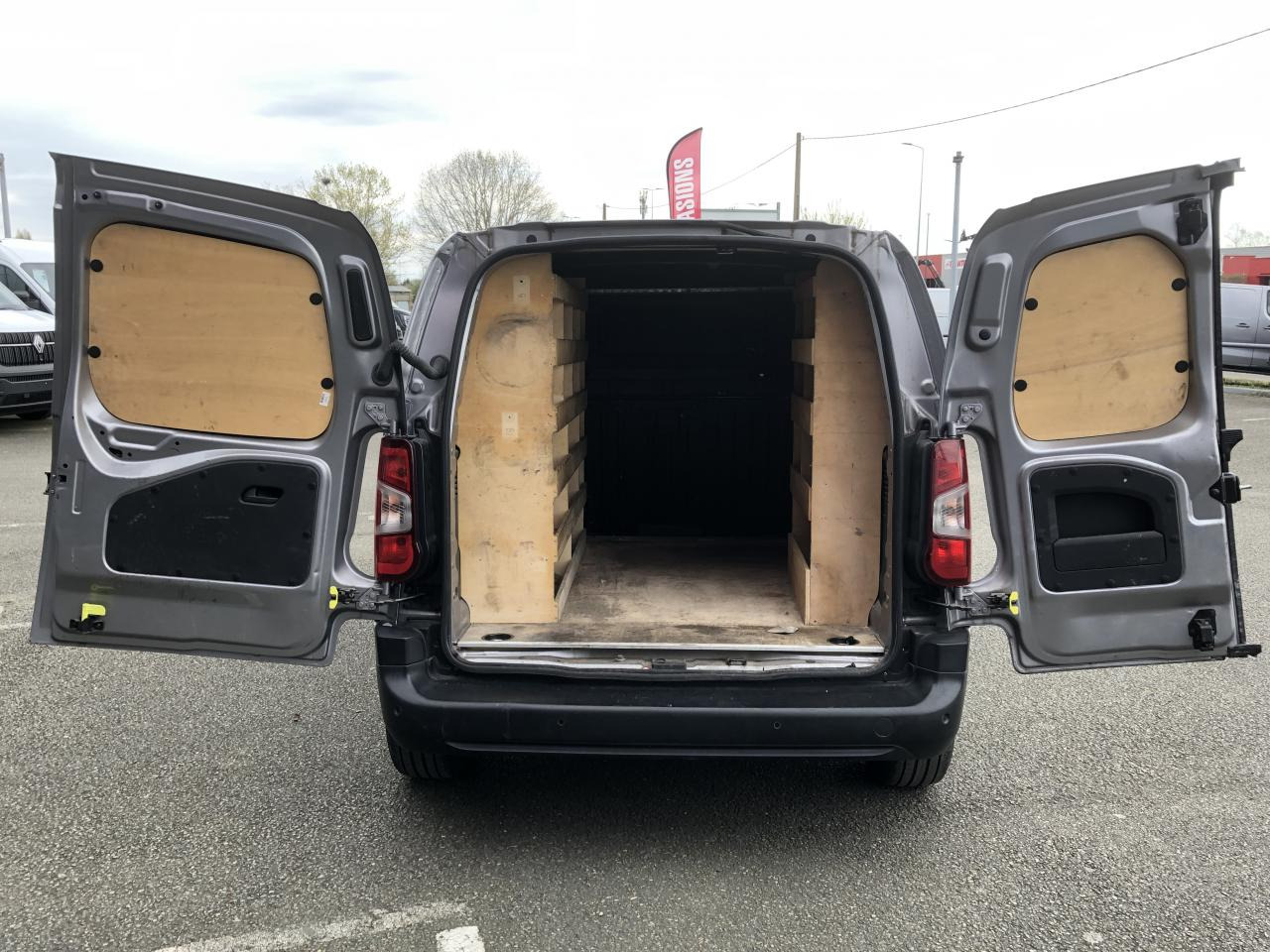 CITROEN berlingo M 1000KG BLUEHDI 130 S&S CLUB EAT8 - Furgon: 3 kép. CITROEN berlingo M 1000KG BLUEHDI 130 S&S CLUB EAT8 - Furgon: 3 kép.