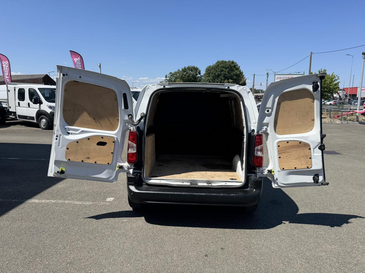 Citroen Berlingo M 650KG BLUEHDI 100 S&S DRIVER BVM5 - Kis furgon: 2 kép. Citroen Berlingo M 650KG BLUEHDI 100 S&S DRIVER BVM5 - Kis furgon: 2 kép.