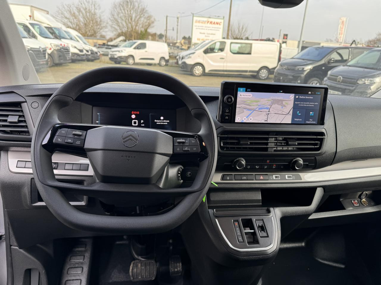 Citroen Jumpy 2 PLACES XL 2.0 BLUEHDI 180CH S&S PACK PREMIUM CONNECT EAT8 - Furgon: 3 kép. Citroen Jumpy 2 PLACES XL 2.0 BLUEHDI 180CH S&S PACK PREMIUM CONNECT EAT8 - Furgon: 3 kép.