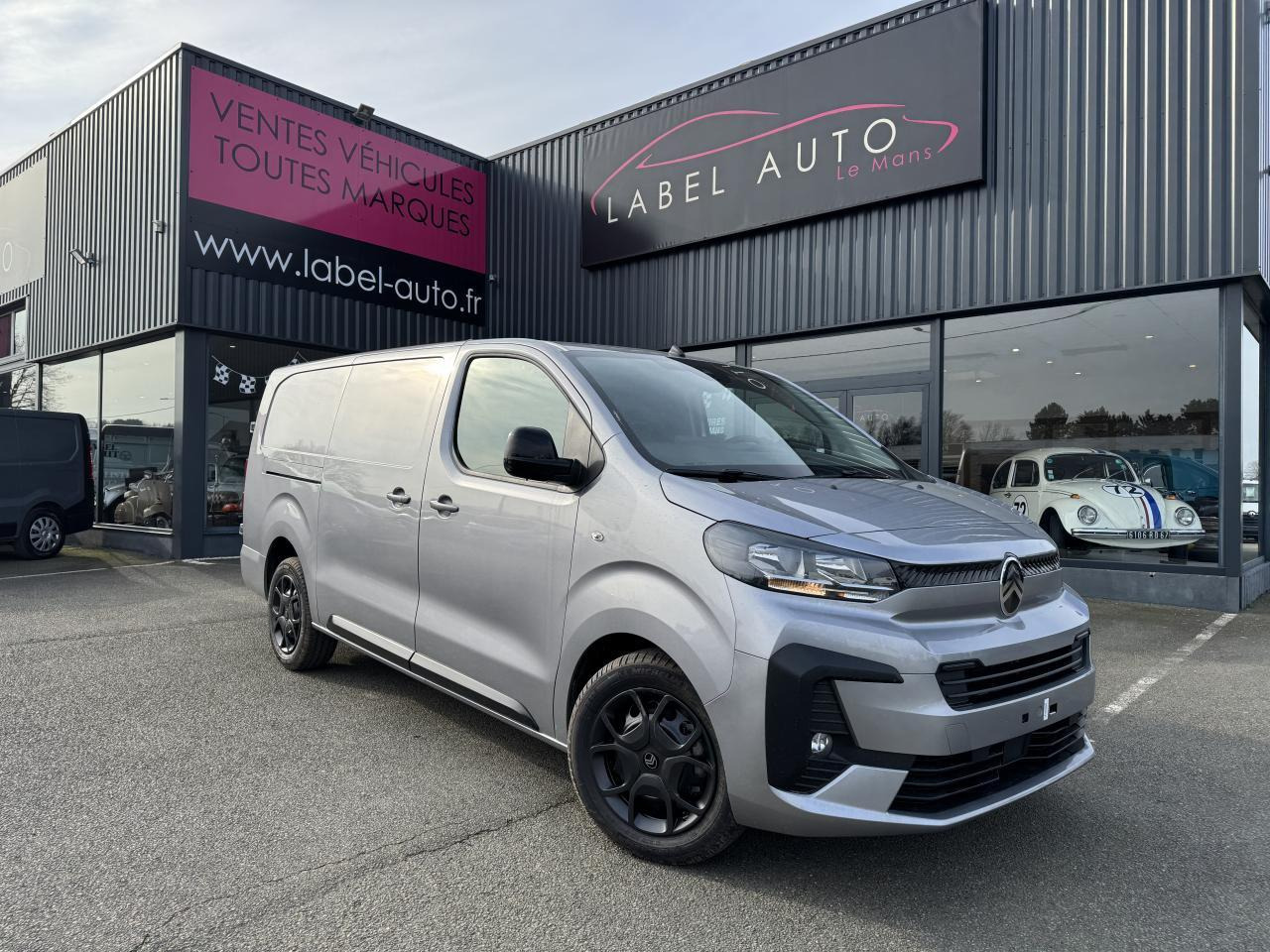 Citroen Jumpy 2 PLACES XL 2.0 BLUEHDI 180CH S&S PACK PREMIUM CONNECT EAT8 - Furgon: 1 kép. Citroen Jumpy 2 PLACES XL 2.0 BLUEHDI 180CH S&S PACK PREMIUM CONNECT EAT8 - Furgon: 1 kép.