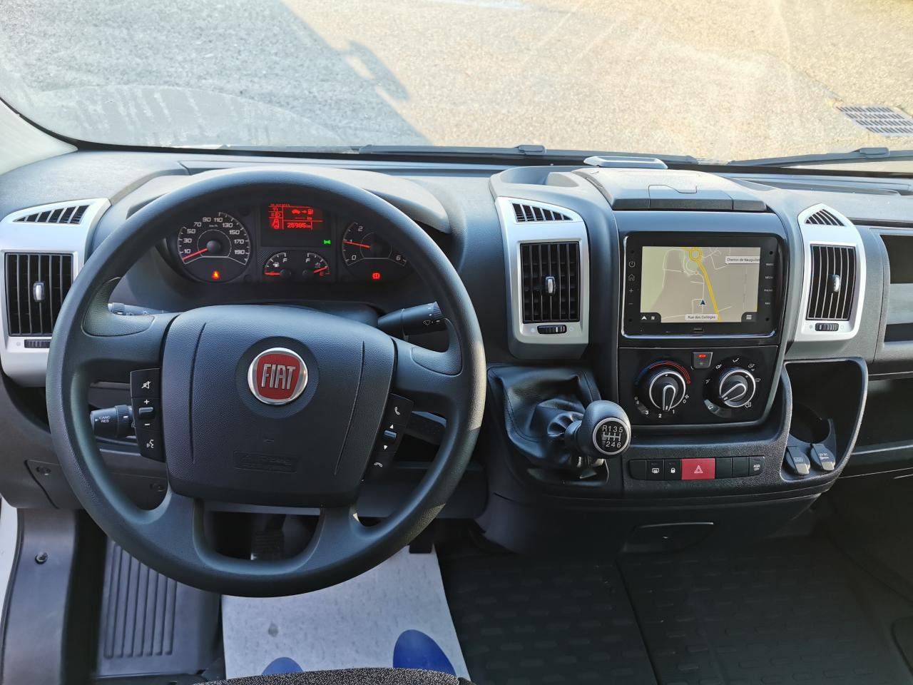 FIAT DUCATO 3T5 CAISSE + HAYON 2.2 HDI 140CH - Dobozos kisteherautó: 4 kép. FIAT DUCATO 3T5 CAISSE + HAYON 2.2 HDI 140CH - Dobozos kisteherautó: 4 kép.