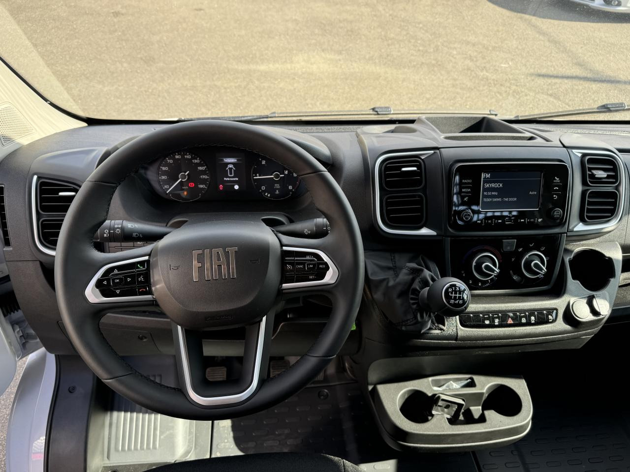 FIAT Ducato Maxi 3.5 XL 2.2 - 140 S&S  III PLATEAU CABINE Plateau cabine Maxi 3.5 XL PHASE 4 - Platós kisteherautó: 5 kép. FIAT Ducato Maxi 3.5 XL 2.2 - 140 S&S  III PLATEAU CABINE Plateau cabine Maxi 3.5 XL PHASE 4 - Platós kisteherautó: 5 kép.