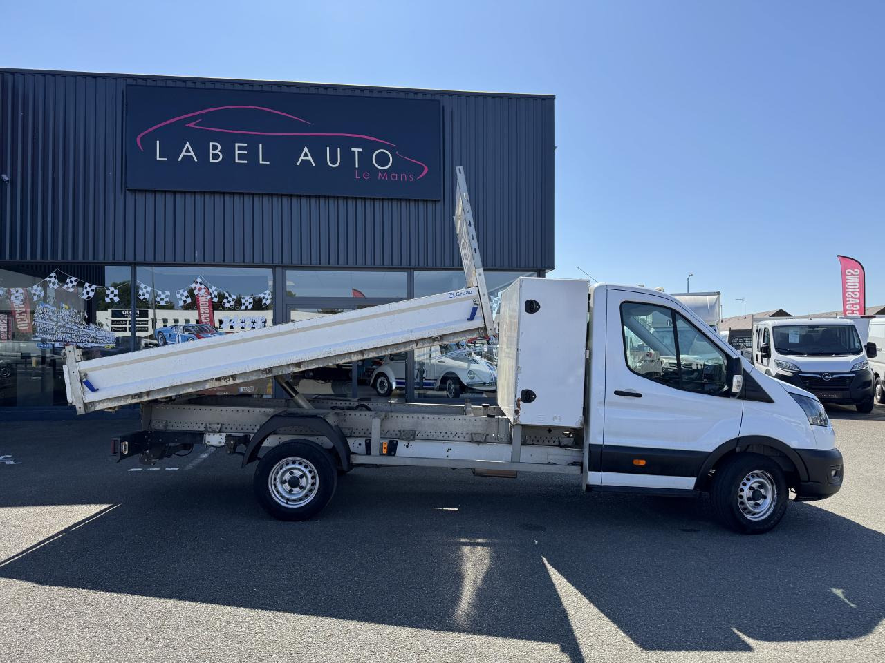 FORD TRANSIT BENNE COFFRE 350 L3 2.0 EcoBlue 170CH - Billenőplatós kisteherautó: 1 kép. FORD TRANSIT BENNE COFFRE 350 L3 2.0 EcoBlue 170CH - Billenőplatós kisteherautó: 1 kép.