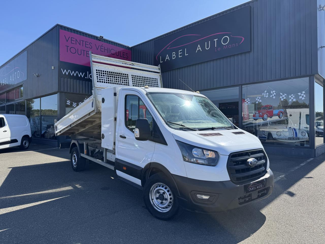 FORD TRANSIT BENNE COFFRE 350 L3 2.0 EcoBlue 170CH - Billenőplatós kisteherautó: 3 kép. FORD TRANSIT BENNE COFFRE 350 L3 2.0 EcoBlue 170CH - Billenőplatós kisteherautó: 3 kép.