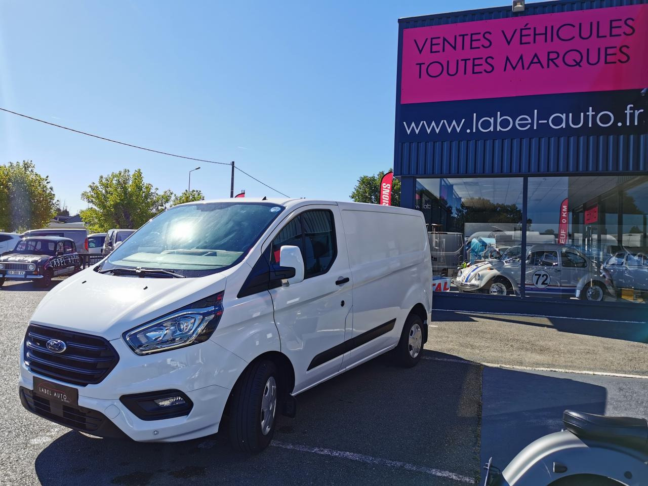 FORD Transit Custom 2.0 TDCi - 130 - BVA S&S TRANSIT CUSTOM FOURGON Fourgon 300 L1H1 Trend Business P - Furgon: 5 kép. FORD Transit Custom 2.0 TDCi - 130 - BVA S&S TRANSIT CUSTOM FOURGON Fourgon 300 L1H1 Trend Business P - Furgon: 5 kép.