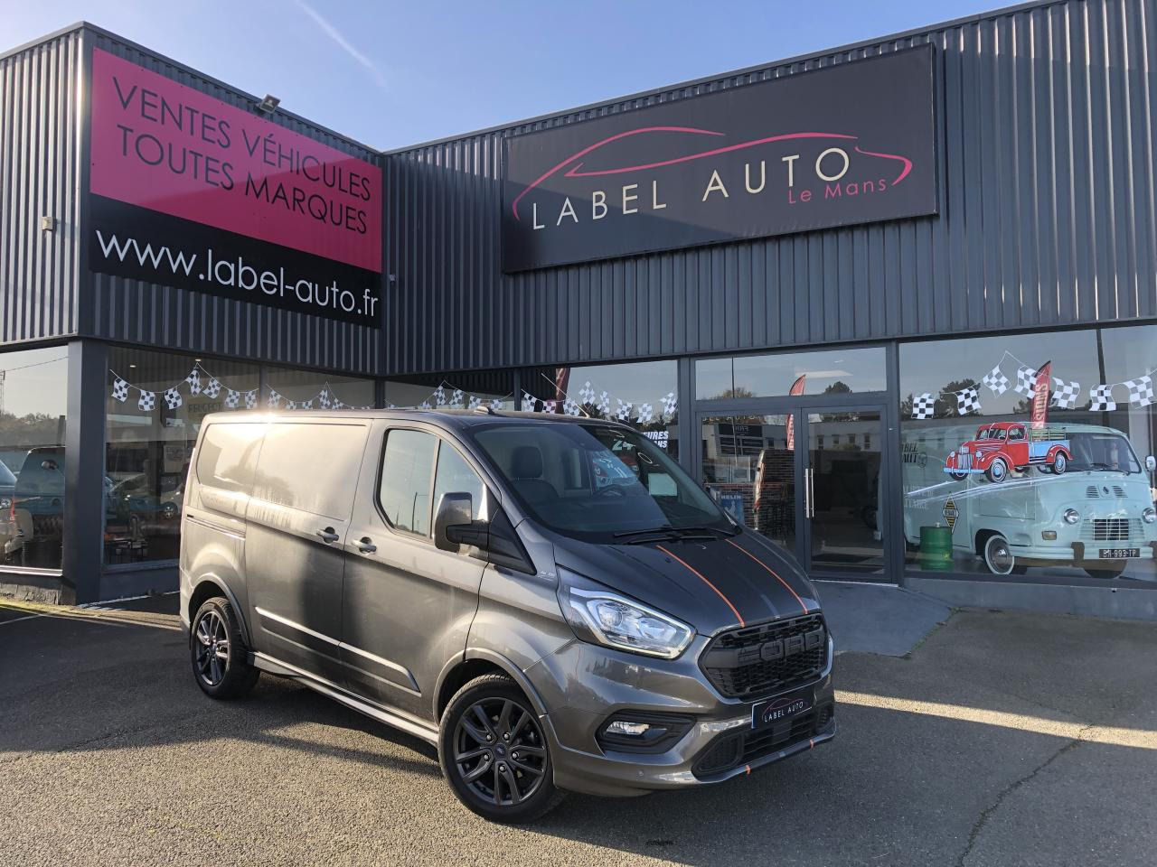 FORD Transit Custom 2.0 TDCi - 170 - BVA S&S TRANSIT CUSTOM FOURGON Fourgon 290 L1H1 Sport PHASE 2 - Furgon: 1 kép. FORD Transit Custom 2.0 TDCi - 170 - BVA S&S TRANSIT CUSTOM FOURGON Fourgon 290 L1H1 Sport PHASE 2 - Furgon: 1 kép.