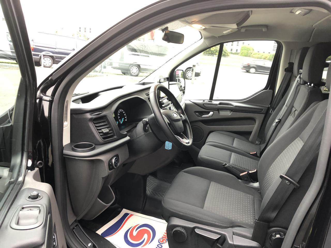 FORD transit custom kombi Transit Custom 2.0 EcoBlue 130 ch BVA S&S combi 9 places 320 L2H1 Trend Business - Kisbusz: 3 kép. FORD transit custom kombi Transit Custom 2.0 EcoBlue 130 ch BVA S&S combi 9 places 320 L2H1 Trend Business - Kisbusz: 3 kép.