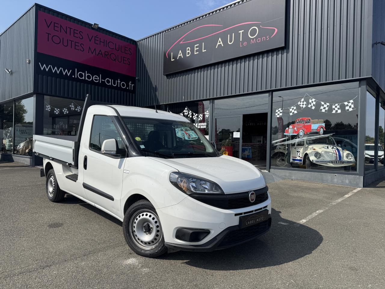 Fiat Doblo Cargo Cargo 1.6 Multijet 16V 105 ch WORK UP PLATEAU Pro Lounge - Platós kisteherautó: 2 kép. Fiat Doblo Cargo Cargo 1.6 Multijet 16V 105 ch WORK UP PLATEAU Pro Lounge - Platós kisteherautó: 2 kép.