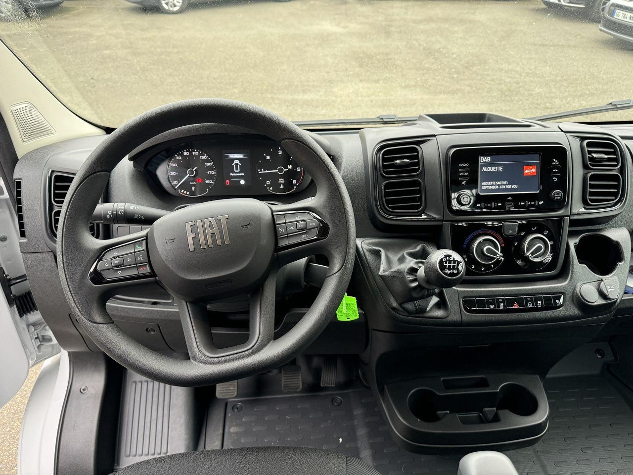 Fiat Ducato L 3.5 MAXI 180CH S&S - Platós kisteherautó: 4 kép. Fiat Ducato L 3.5 MAXI 180CH S&S - Platós kisteherautó: 4 kép.