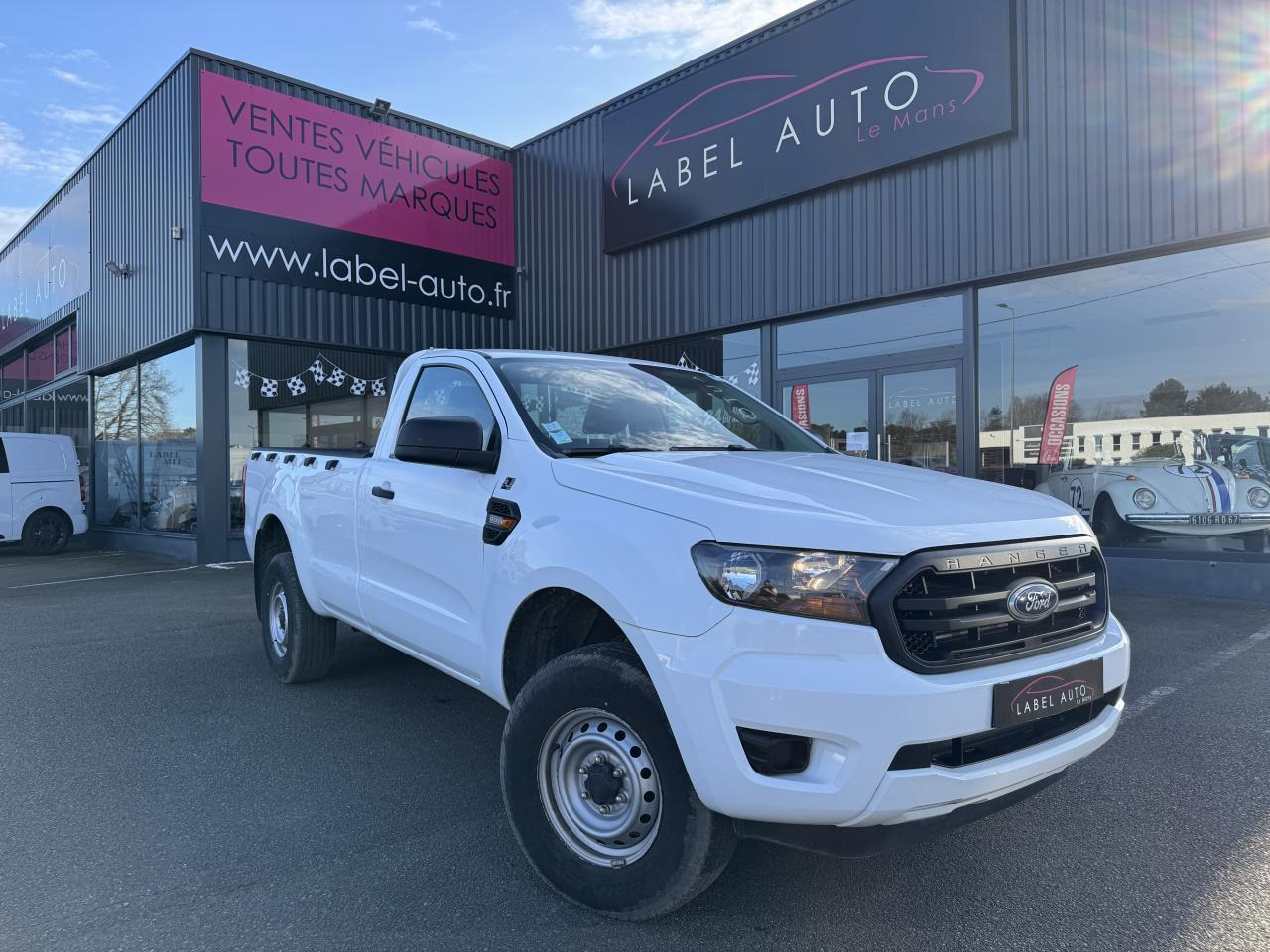 Ford Ranger 2.0 TDCI 170CH 4X4 SIMPLE CABINE XL - Pickup: 2 kép. Ford Ranger 2.0 TDCI 170CH 4X4 SIMPLE CABINE XL - Pickup: 2 kép.