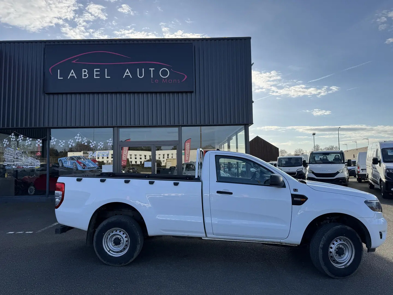 Ford Ranger 2.0 TDCI 170CH SIMPLE CABINE XL - Pickup: 1 kép. Ford Ranger 2.0 TDCI 170CH SIMPLE CABINE XL - Pickup: 1 kép.