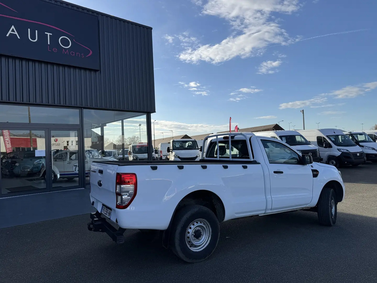 Ford Ranger 2.0 TDCI 170CH SIMPLE CABINE XL - Pickup: 4 kép. Ford Ranger 2.0 TDCI 170CH SIMPLE CABINE XL - Pickup: 4 kép.