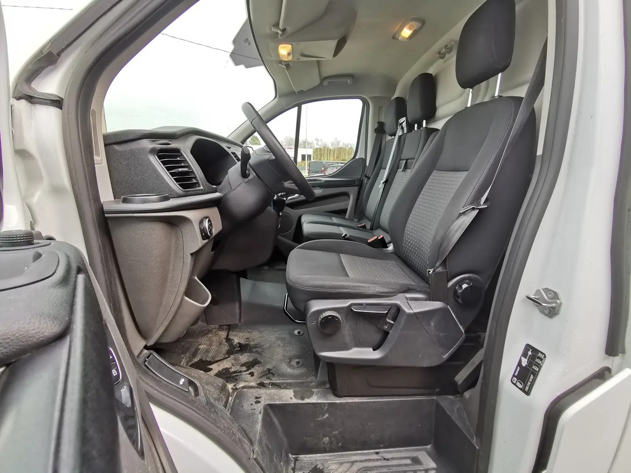 Ford Transit Custom 300 L2H1 2.0 ECOBLUE 130 HYBRID TREND BUSINESS - Furgon: 5 kép. Ford Transit Custom 300 L2H1 2.0 ECOBLUE 130 HYBRID TREND BUSINESS - Furgon: 5 kép.