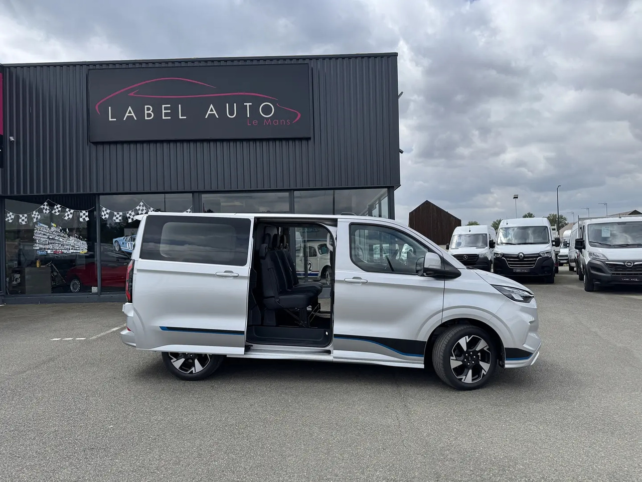 Ford Transit Custom 320 L1H1 2.0 ECOBLUE 170CH CABINE APPROFONDIE SPORT BVA8 - Duplakabinos kisteherautó: 1 kép. Ford Transit Custom 320 L1H1 2.0 ECOBLUE 170CH CABINE APPROFONDIE SPORT BVA8 - Duplakabinos kisteherautó: 1 kép.