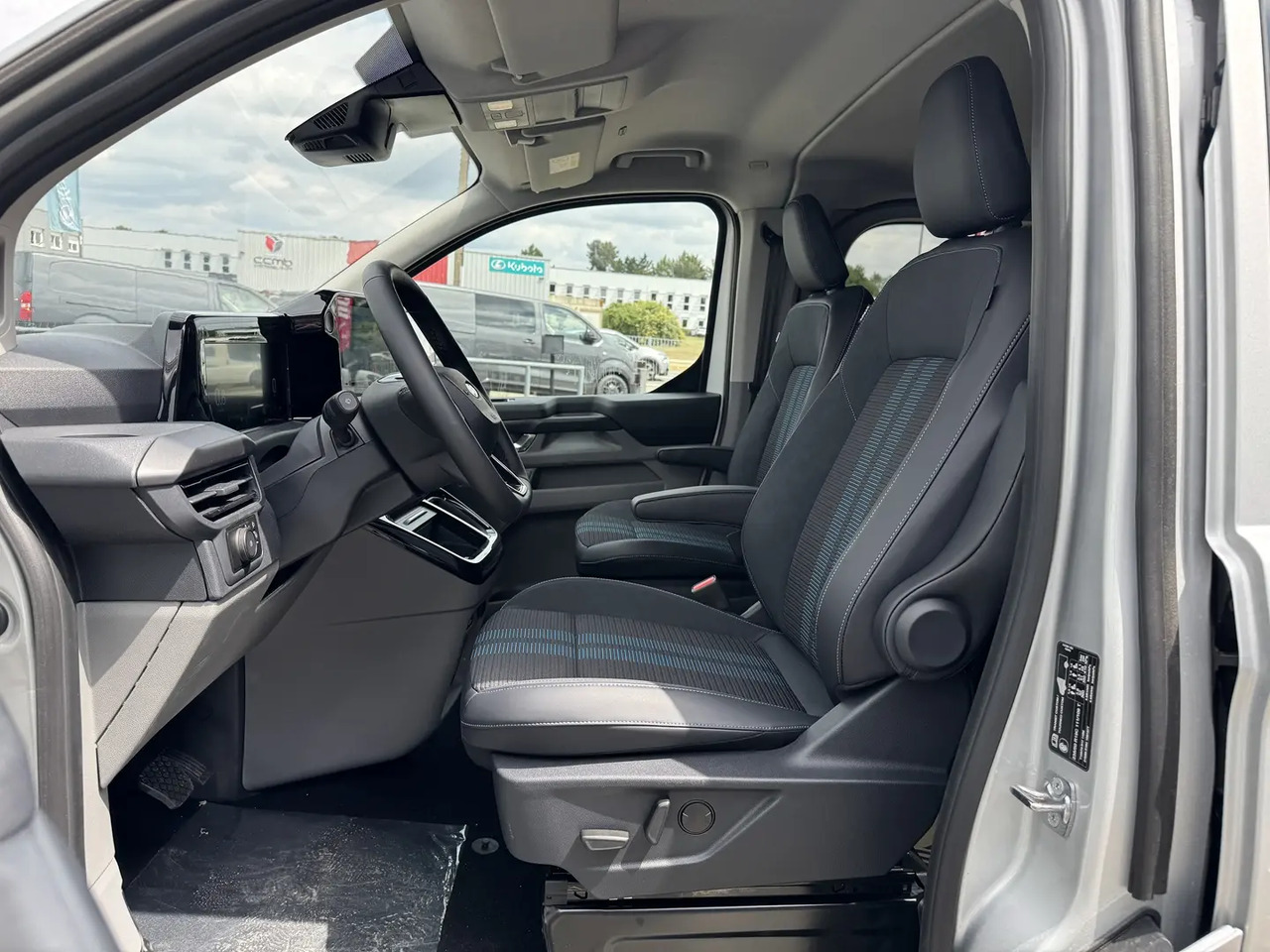 Ford Transit Custom 320 L1H1 2.0 ECOBLUE 170CH CABINE APPROFONDIE SPORT BVA8 - Duplakabinos kisteherautó: 4 kép. Ford Transit Custom 320 L1H1 2.0 ECOBLUE 170CH CABINE APPROFONDIE SPORT BVA8 - Duplakabinos kisteherautó: 4 kép.