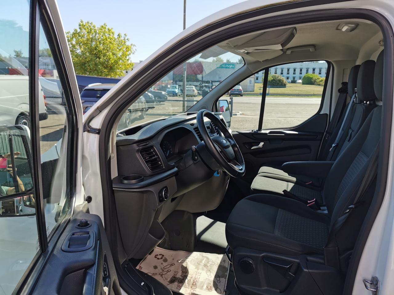 Ford Transit Custom FOURGON 130CH 300 L1H1 Trend Business - Furgon: 5 kép. Ford Transit Custom FOURGON 130CH 300 L1H1 Trend Business - Furgon: 5 kép.