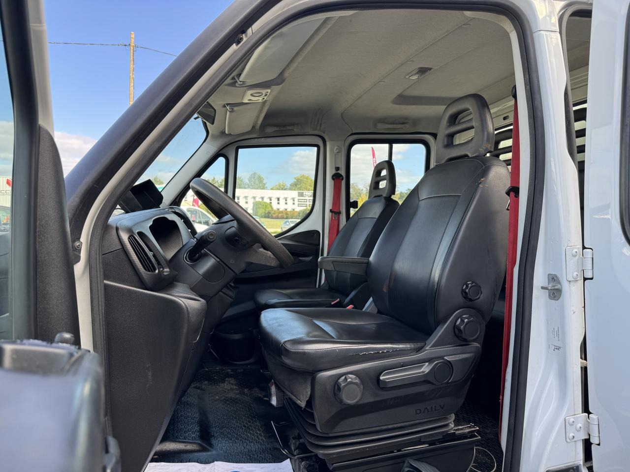 IVECO Daily 35 C 16 D S&S (Quad-Leaf) CHASSIS DOUBLE CABINE 2014 35C/35S CHASSIS CABINE DOUBLE Chassi - Billenőplatós kisteherautó, Duplakabinos kisteherautó: 4 kép. IVECO Daily 35 C 16 D S&S (Quad-Leaf) CHASSIS DOUBLE CABINE 2014 35C/35S CHASSIS CABINE DOUBLE Chassi - Billenőplatós kisteherautó, Duplakabinos kisteherautó: 4 kép.